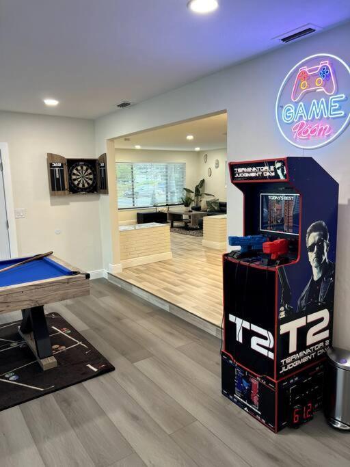 Modern Tropical Oasis With Arcade, Hottub & Minigolf Villa Hollywood Exterior photo