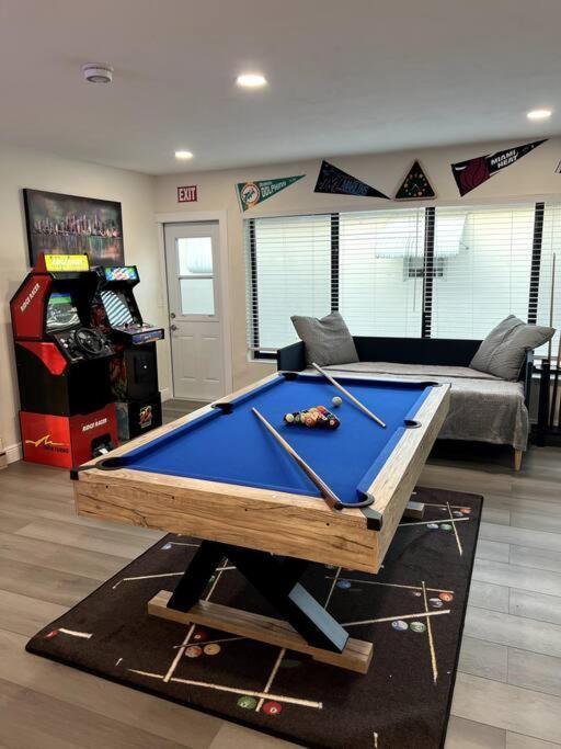 Modern Tropical Oasis With Arcade, Hottub & Minigolf Villa Hollywood Exterior photo