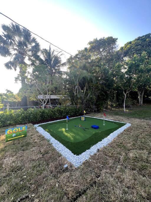 Modern Tropical Oasis With Arcade, Hottub & Minigolf Villa Hollywood Exterior photo